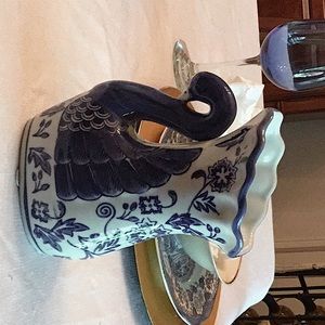 Blue white swan vase chinoiserie